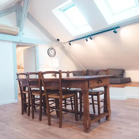 Le Nid Daigle - Spacieux Sous Les Toits Lägenhet