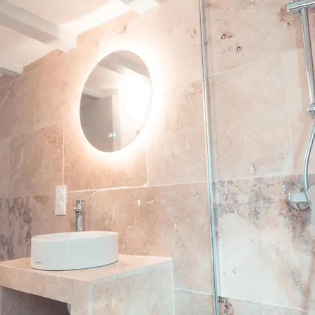 Le Nid Daigle - Spacieux Sous Les Toits Tours