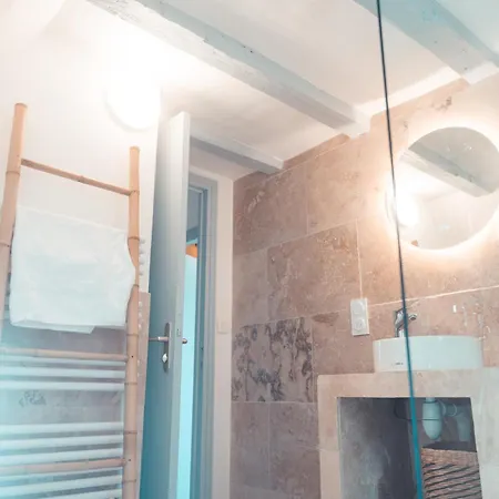 Le Nid Daigle - Spacieux Sous Les Toits Daire *