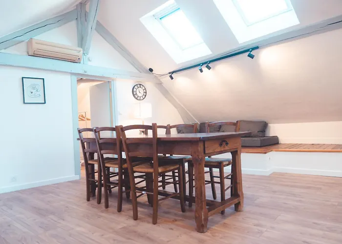 Le Nid Daigle - Spacieux Sous Les Toits Lägenhet