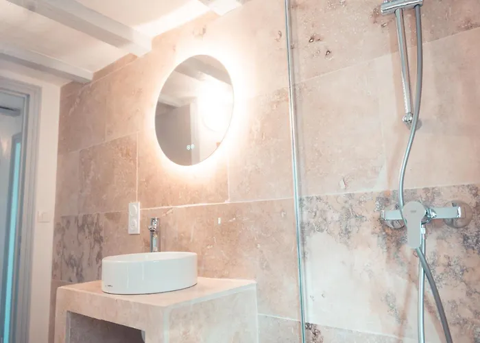 Le Nid Daigle - Spacieux Sous Les Toits Tours