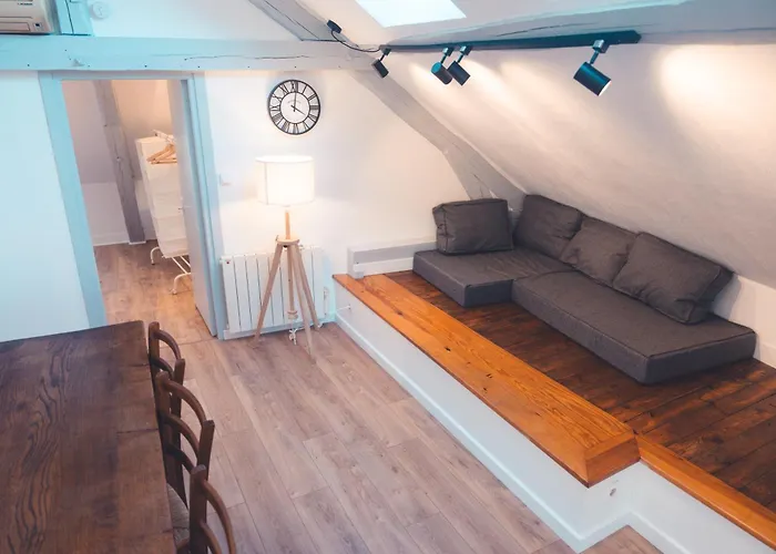 Le Nid Daigle - Spacieux Sous Les Toits * Tours